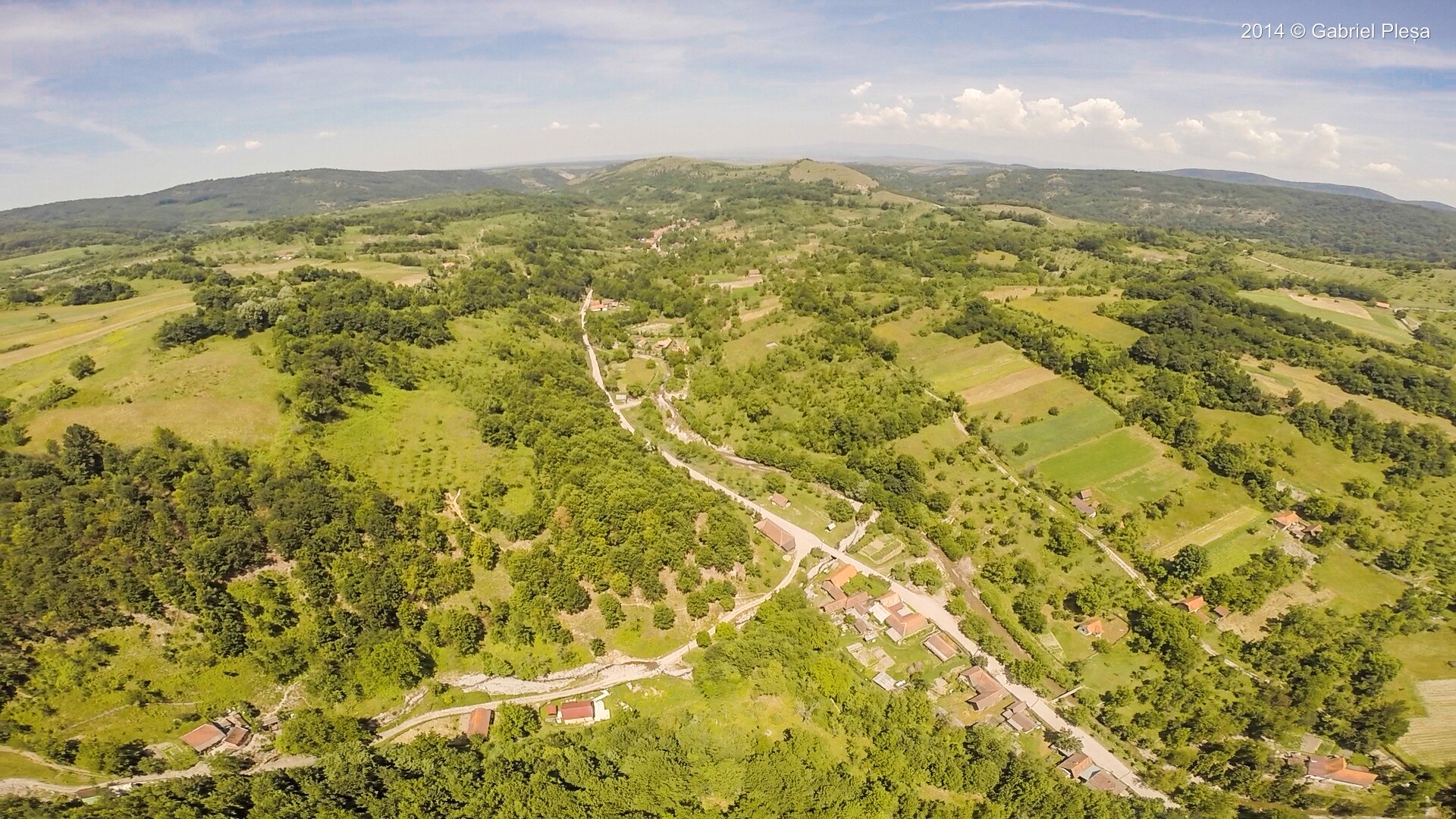 Panoramă aeriană a satului Păiușeni - vedere 2